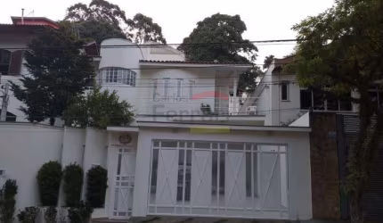 SOBRADO NO TREMEMBÉ / JARDIM BIBI, COM  4 SUÍTES, 6 VAGAS DE GARAGEM, PISCINA E CHURRASQUEIRA