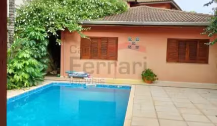 CASA COM PISCINA Á VENDA EM ATIBAIA