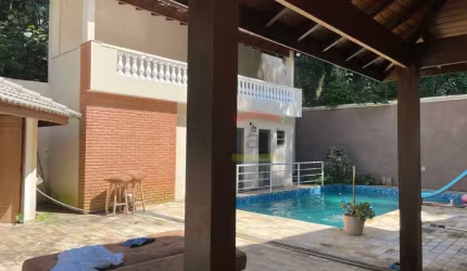 CASA EM CONDOMÍNIO ALPES DA CANTAREIRA, COM 5 DORMITÓRIOS, SENDO 4 SUÍTES, 8VGS PISCINA