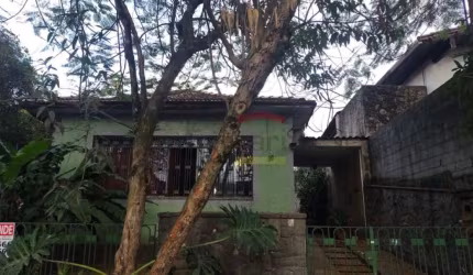 CASA TOTALMENTE TÉRREA, MUITO ANTIGA NO JARDIM FLORESTA, 500 M2 TOTAL, VALE O TERRENO