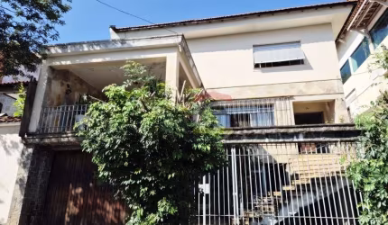 Sobrado próximo a Água Fria, com 3 quartos sendo 1 suíte e 4 vagas