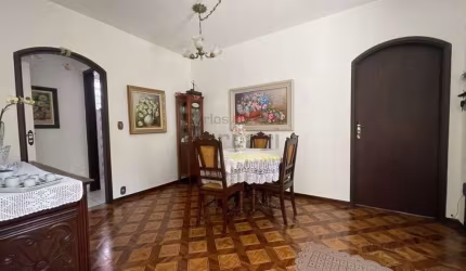 Sobrado no Tremembé com 4 quartos sendo 1 suíte e 3 vagas.