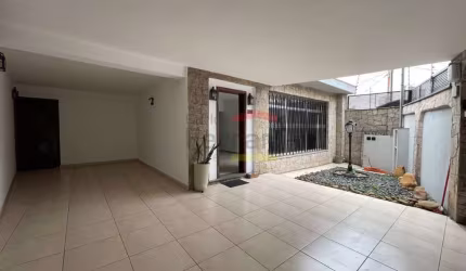 Casa Terrea Jardim França com 4 suítes, quital, amplo salão de festas e churrasqueira.