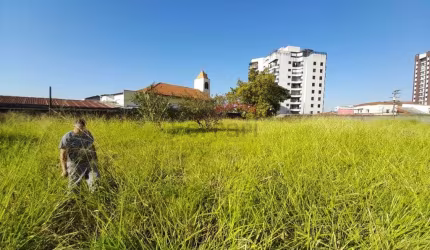 TERRENO PARI 2400METROS2
