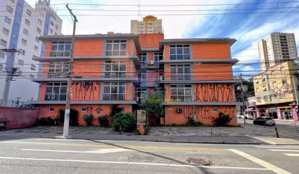 Prédio de esquina em Santana