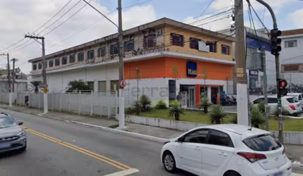 Salão comercial com 700m² para locação na Avenida Jardim Japão.