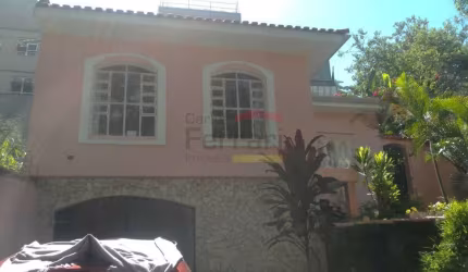 CASA TOTALMENTE TERREA, NO LAUZANE PAULISTA 3 DORMITÓRIOS, SENDO 1 SUÍTE, 5 VAGAS, QUINTAL