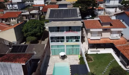 Sobrado à venda com 3 suítes e piscina no Jardim do Lago em Atibaia