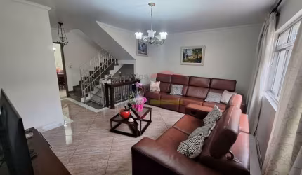Sobrado com 3 dormitórios 1 Suite 222m² - Vila Nivi