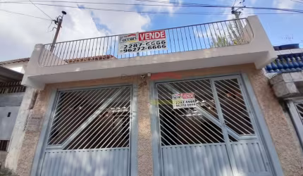 SOBRADO em local residencial próximo de avenida