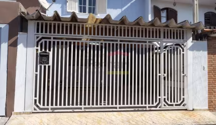 SOBRADO COM 3 SUÍTES, 2 VAGAS DE GARAGEM - RUA PARTICULAR COM PORTÃO AUTOMÁTICO