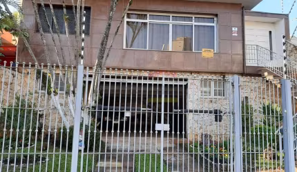 Casa Assobradada 3 dormitórios no Jardim França. 8 vagas.
