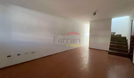 Sobrado com 2 suítes, churrasqueira, quintal e 5 vagas de garagem!