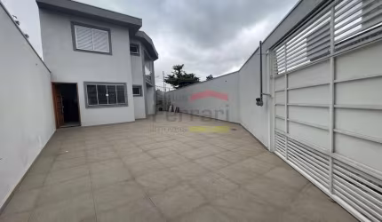 Novo Sobrado 123m² no Parque São Domingos, com 3 dormitórios, quintal com churrasqueira e 6 vagas.