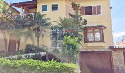Sobrado no Tremembé, com 4 quartos, piscina e 5 vagas de garagem