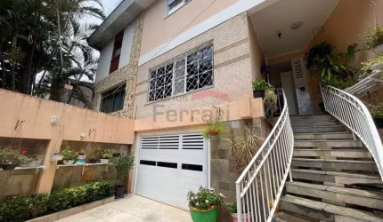 Sobrado de 177 m²,  03 quartos. 2 suites, 2 vagas -Proximo Av Inajá de Souza