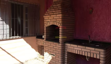 Vende se Casa Térrea No Imirim, Com 3 Dormitórios, Vagas pra 4 Carros e Edícula