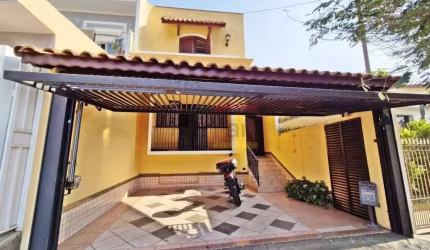 Sobrado no Jardim São Paulo, com 3 quartos e 2 vagas, próximo ao Metrô estação Ayrton Senna