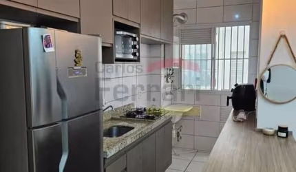 Apartamento na Vila Guilherme, piso térreo com 2 dormitórios e 1 vaga.