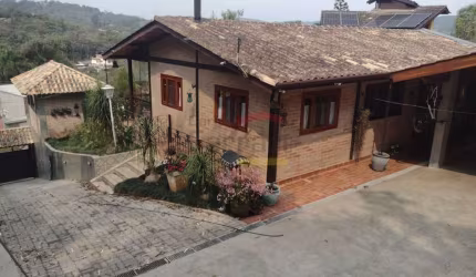 Casa térrea em condomínio  na Serra da Cantareira, piscina,3 quartos, sendo 1 suíte.