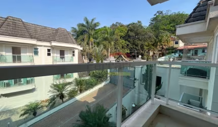Casa em condomínio no Horto Florestal, com 450m², 4 suítes e 4 vagas de garagem coberta.
