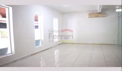 Casa Comercial na Vila Madalena - Totalmente reformada, Amplo estacionamento, 10 salas