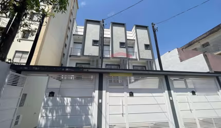 Sobrado localizado no Lauzane Paulista com três suítes, churrasqueira e duas vagas.