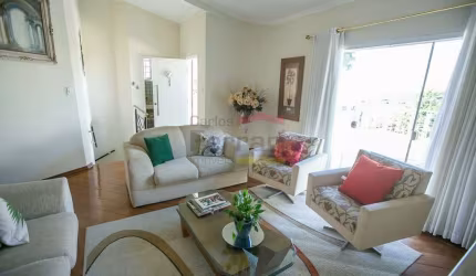 Ampla casa à venda no Piqueri com espaço gourmet, quintal arborizado e excelente localização!