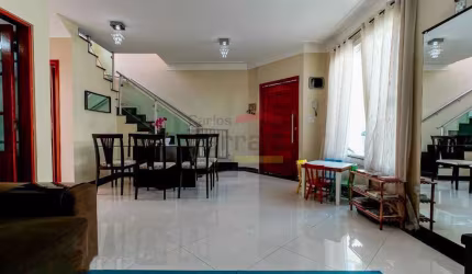 CASA PARA VENDA PARADA INGLESA.