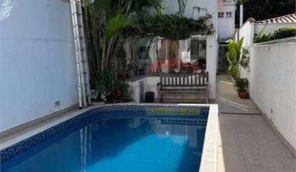 CASA PARA VENDA PROXIMO AO METRÔ.