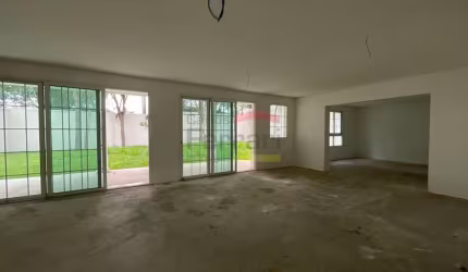 Condomínio Alto Padrão com  mais de 17.000 m² de terreno, região bem arborizados.