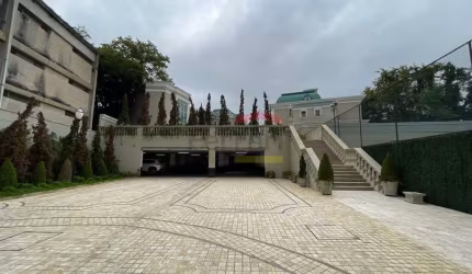 Condomínio Alto Padrão com  mais de 17.000 m² de terreno, região bem arborizados.