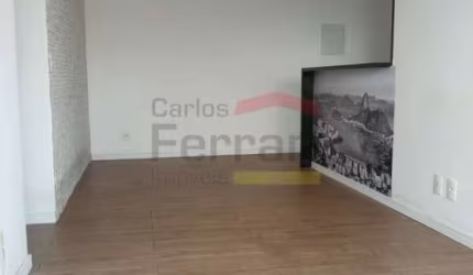 APARTAMENTO NA VILA AURORA, 2 DORMITÓRIOS, SENDO 1 SUÍTE, SACADA E 2 VAGAS, VAGO