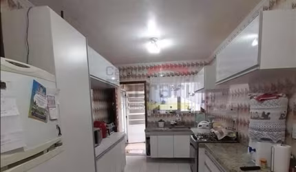 CASA TÉRREA NO JARDIM JOAMAR COM  3 DORMITÓRIOS, SENDO 1 SUÍTE, 4 VAGAS DE GARAGEM+ CHURRASQUEIRA