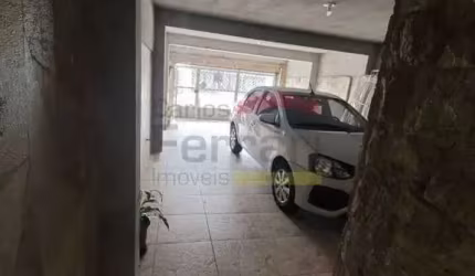 SOBRADO  GRANDE COM 2 DORMITÓRIOS, EDÍCULA E 4 VAGAS DE GARAGEM