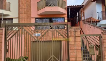 Sobrado no Jardim São Paulo, com 3 quartos e 4 vagas, proximo ao Metrô