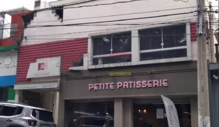Imóvel comercial, com renda, ótima localização, próximo ao largo Sta. Teresinha e grandes avenidas
