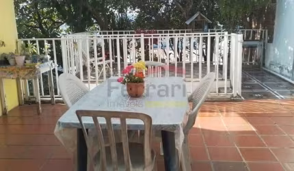 CASA RESIDENCIAL OU COMERCIAL NA REGIÃO DA VILA NIVI COM 2 DORMITÓRIOS, 1 VAGA