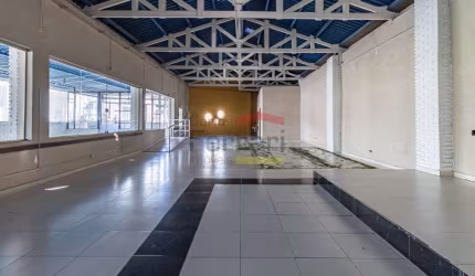 Salão Comercial de 979m² - Espaço Amplo e Versátil em Localização Estratégica na Av. Mazzei!