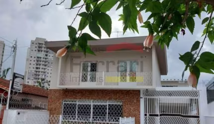 Sobrado bem localizado na Vila Galvão com 3 dormitórios e 10 vagas,com salão de festa e jardim