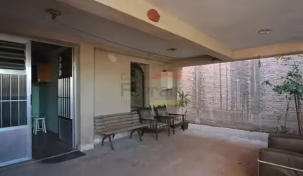 Casa com 4 quartos, próximo metro parada inglesa.