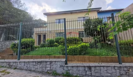 Casa e ou Terreno de Esquina para Construção e ou Clinica !