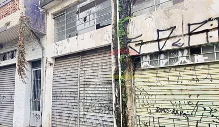 Casa assobradada em Santa Teresinha, com dois salões comerciais, frente de 8 metros por 25 de fundos