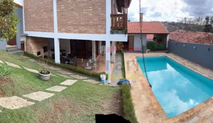 Bela casa assobrada em Atibaia