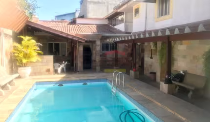Casa Assobrdada a Venda  na Vila Ede - 4 dormitórios e 5 vagas