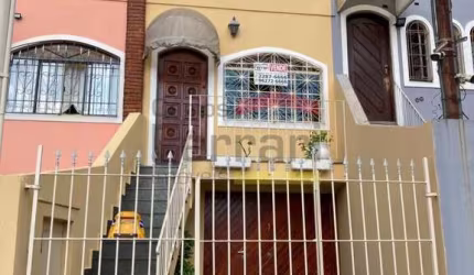 Ótimo sobrado no bairro Santa Terezinha.