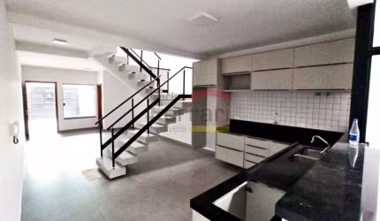 Sobrado estilo industrial no bairro da Água Fria, com 3 dorm. sendo 1 suíte e 2 vagas de garagem.