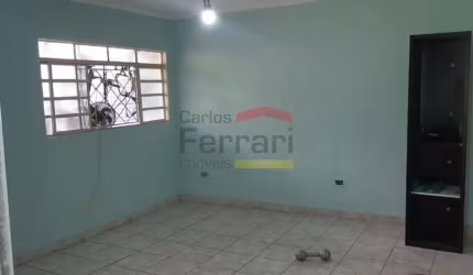 CASA TÉRREA NA VILA AMÁLIA COM 3 DORMITÓRIOS, SENDO 1 SUÍTE, 5 VAGAS DE GARAGEM