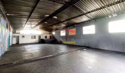 Salão Comercial com 221m² para Locação na Benjamim Pereira - Jacanã - Excelente Localização!