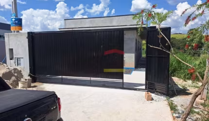 Casa térrea à venda com 3 dormitórios e 2 vagas no Bella Atibaia
